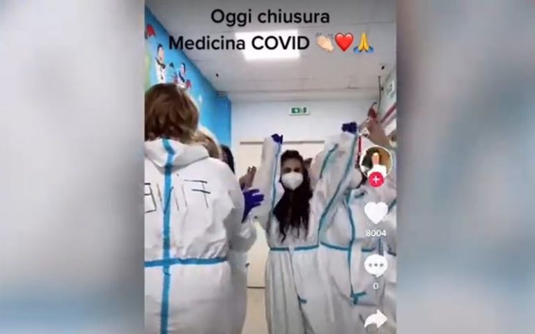 Vibo, chiude uno dei reparti Covid e si scatena la festa tra le infermiere – Video