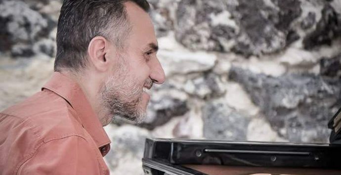 Vibo, appuntamento con il jazz: giovedì recital del pianista Ettore Carucci