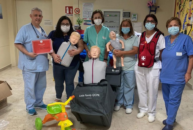 Ospedale di Vibo, Pediatria: il Leo Club dona al reparto un kit di attrezzature