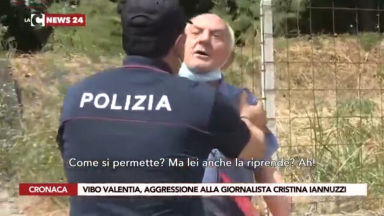 La giornalista Iannuzzi aggredita ed insultata mentre svolgeva il suo lavoro – Video