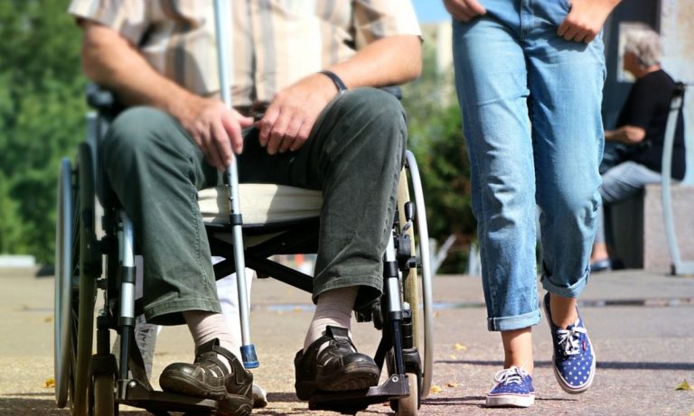 Disabilità grave, c’è il contributo economico per i familiari: 15 i comuni del Vibonese coinvolti