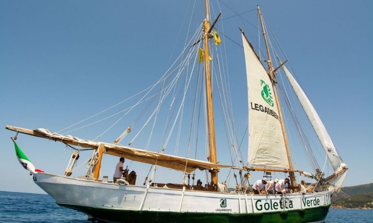 Mare fortemente inquinato: 2 punti del Vibonese nel report di Goletta Verde