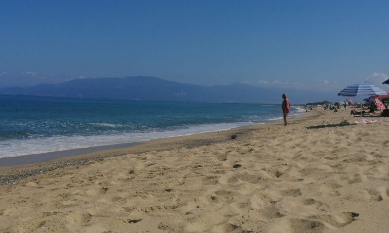 Mare sporco a Pizzo, l’amara denuncia di un cittadino: invocati più controlli