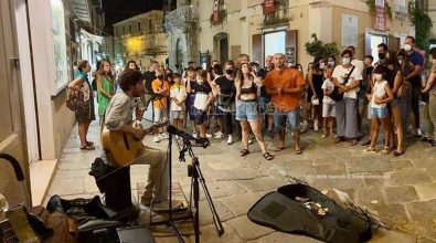 Musicisti multati, maltrattati e allontanati da Tropea per aver “osato” suonare in strada