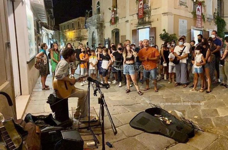 Musicisti multati, maltrattati e allontanati da Tropea per aver “osato” suonare in strada