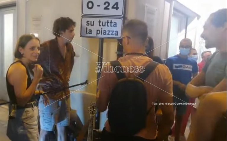 Musicisti allontanati da Tropea, L’Andolina al sindaco: «Diventati il borgo più ridicolo d’Italia»