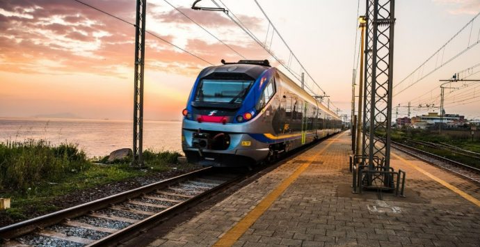 Il treno fischia e se ne va, ancora proteste per la mancata fermata a Vibo Marina