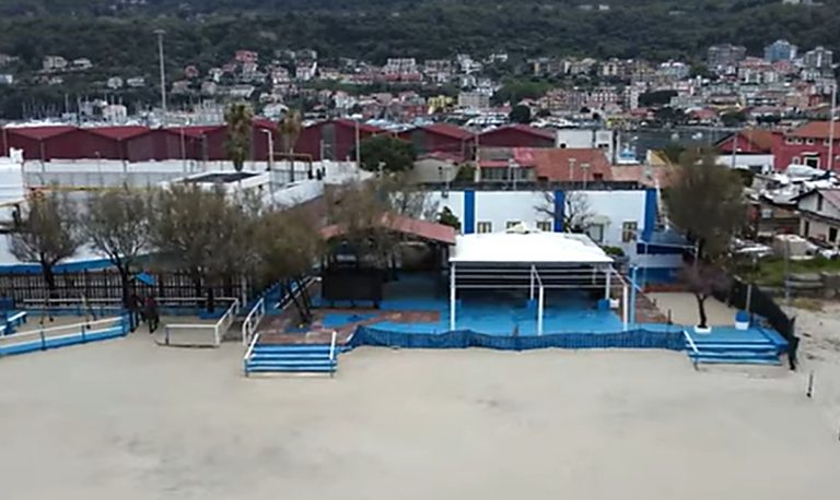 Il mare vibonese nel brano di Marianna, “cervello in fuga” con la passione per la musica -VIDEO