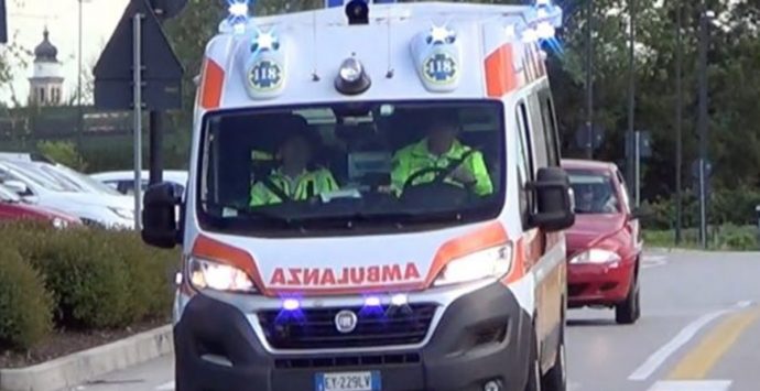 Tragico incidente lungo la 106 a Reggio Calabria, morta una donna