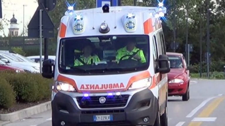Insulti e spintoni a sanitari ambulanza in Calabria, denuncia della Cgil