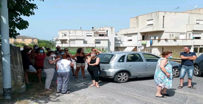 Emergenza idrica a Vibo Marina, cittadini esasperati bloccano la statale