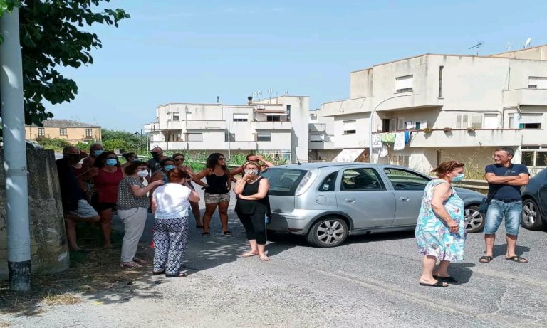 Emergenza idrica a Vibo Marina, cittadini esasperati bloccano la statale