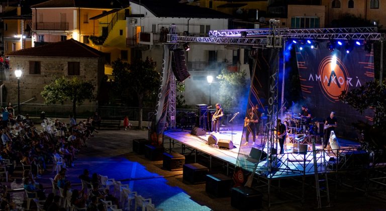 Pizzoni, alla villa comunale il concerto della band etno-pop “Amakorà”