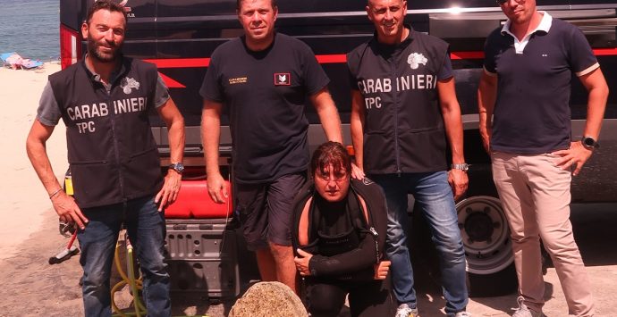 Ricadi, a Formicoli carabinieri subacquei recuperano un antico manufatto