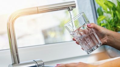 Non vedente senz’acqua in casa: istituzioni e gente comune hanno risposto all’appello