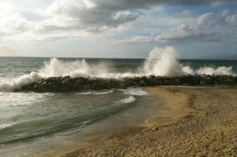 Inquinamento, a Pizzo divieto di balneazione in un tratto di mare