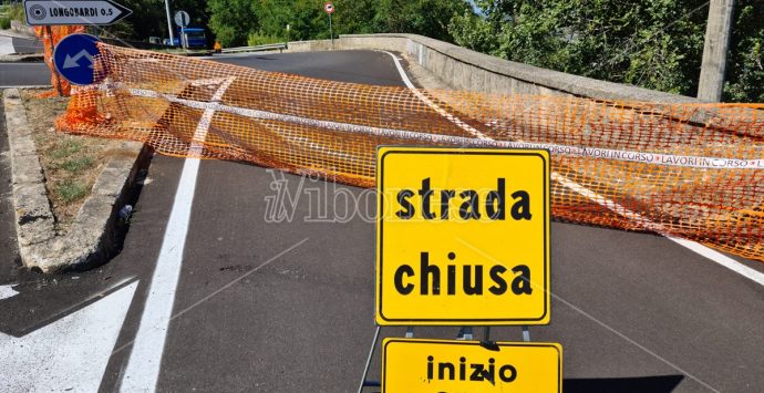 Strada crollata a Longobardi: domani sit-in silenzioso dei residenti