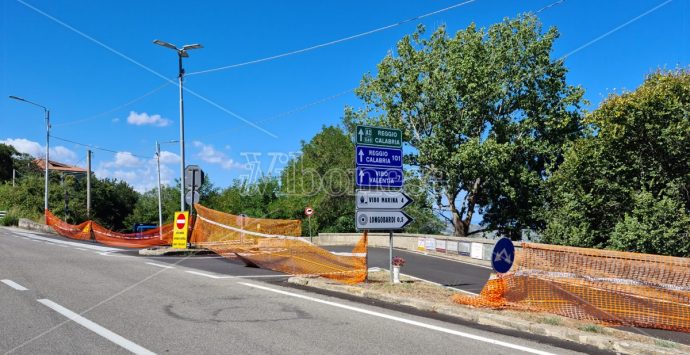 Vibo, cede ancora il manto stradale: chiuso di nuovo l’accesso a Longobardi