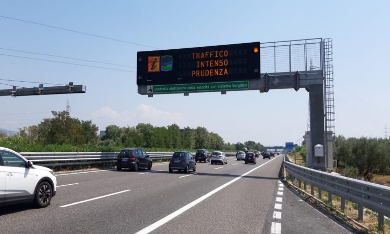 Weekend di Ferragosto, traffico da bollino rosso in direzione Sud