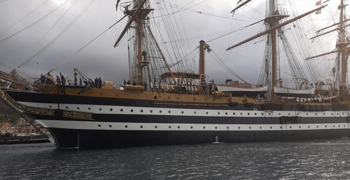 La nave scuola “Amerigo Vespucci” è entrata nel porto di Vibo Marina