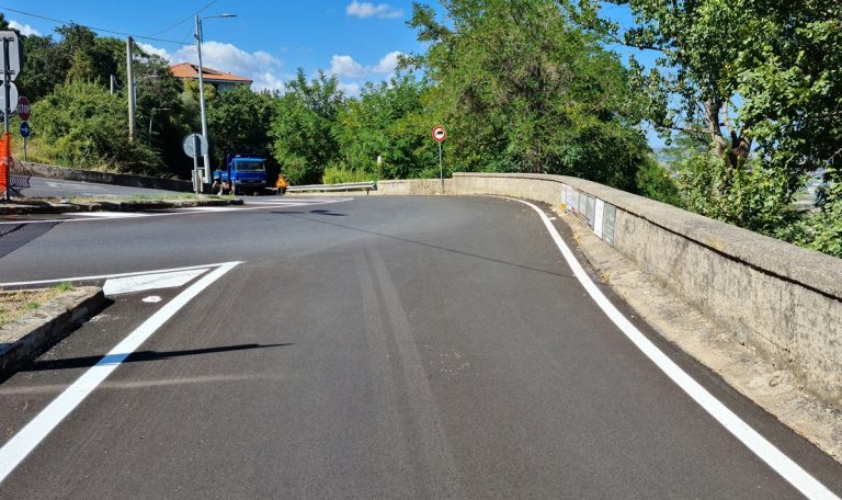 Vibo, il Comune riapre al transito la strada per Longobardi: lavori terminati