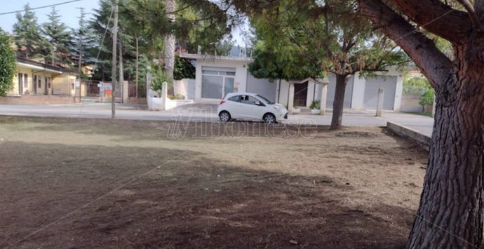 Inagibile la scuola di Portosalvo, gli alunni trasferiti nei gazebo