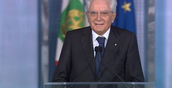 Mattarella a Pizzo: «La ripartenza delle scuole è il segno del Paese che riparte»