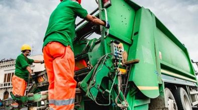 Rifiuti, il sindacato Slai Cobas: «Anche a Ferragosto lavoratori del Vibonese senza stipendio»