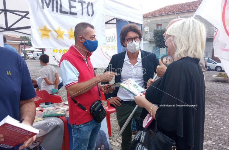 L’ex ministro Toninelli a Mileto e Vibo: «Votare M5S significa votare per se stessi»