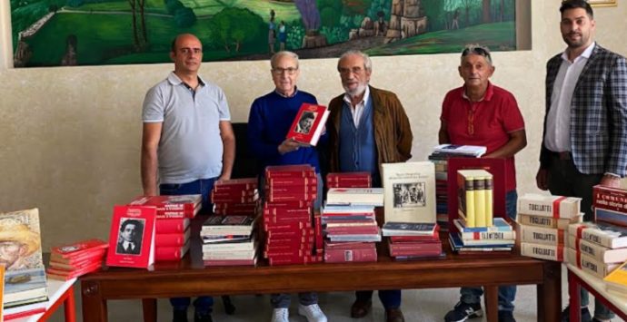 Alla biblioteca di Nardodipace 300 volumi donati dell’associazione “Isola”