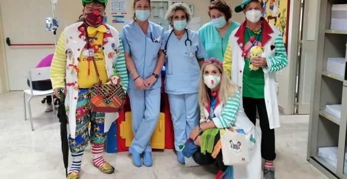 All’ospedale di Vibo tornano i clown per regalare un sorriso ai bambini