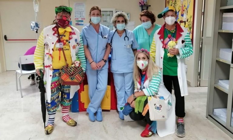 All’ospedale di Vibo tornano i clown per regalare un sorriso ai bambini