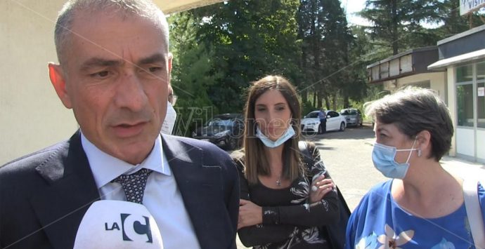 Il sottosegretario alla Salute, Andrea Costa, nell’ex ospedale di Soriano -Video