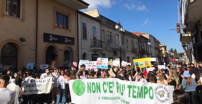 Friday for Future, gli studenti vibonesi in piazza contro il cambiamento climatico – Video