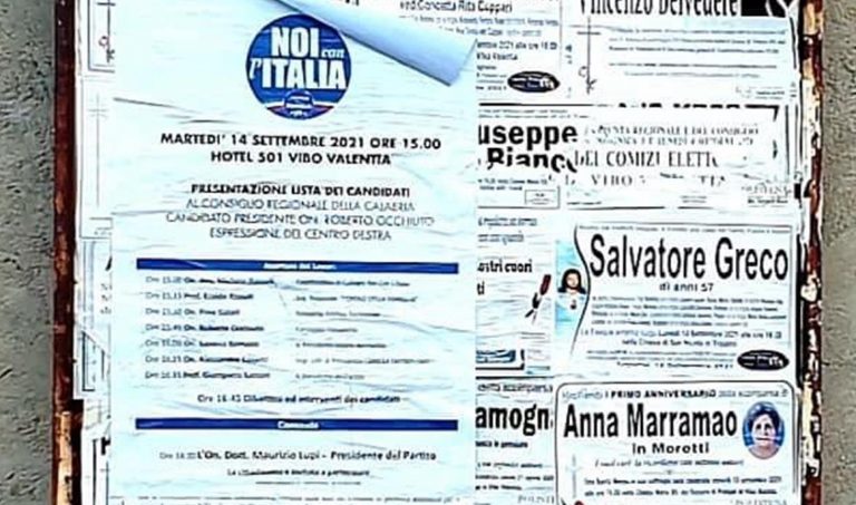 A Vibo Marina la propaganda elettorale copre anche i necrologi