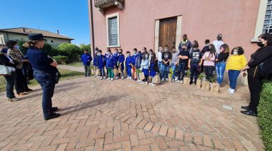 “Un albero per il futuro”, a Mongiana i bambini piantano sedici faggi – Foto