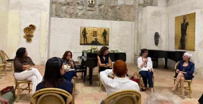 Donne che fanno la differenza, a Tropea la presentazione del libro di Lella Golfo -Video