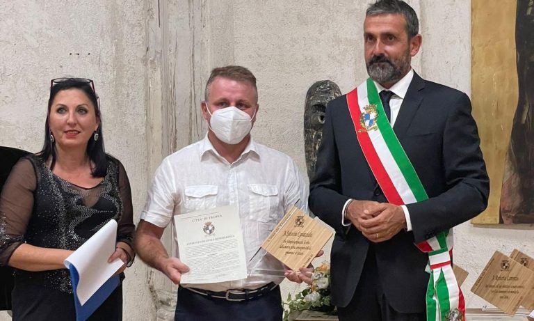 Tropea, consegnate 4 civiche benemerenze: una al videoreporter di Lac Caracciolo