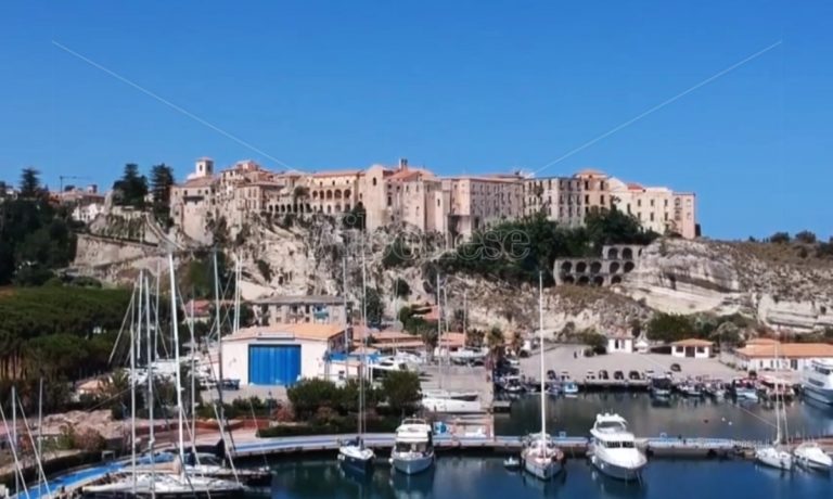 Porto di Tropea, si lavora per la rassegna musicale Blue carpet festival