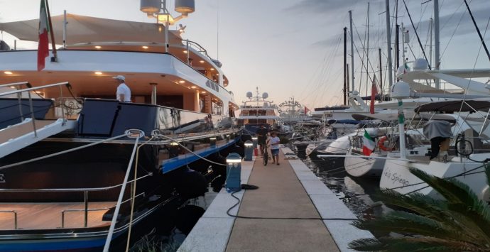 Il lussuoso yacht di Valentino approda a Vibo Marina