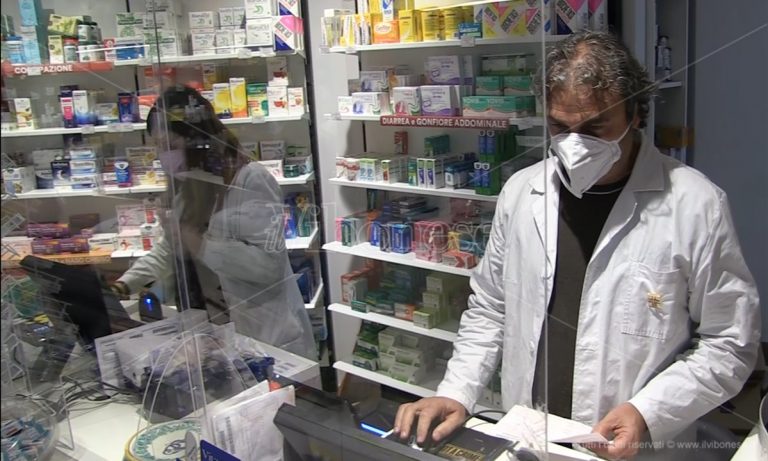 Green pass obbligatorio, a Vibo non scatta la corsa al tampone: farmacie e laboratori senza code -Video