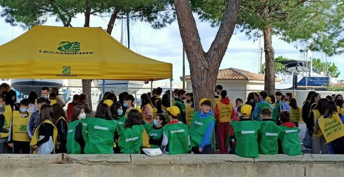 Pulizia straordinaria alla Pineta di Tropea: impegnati studenti e volontari