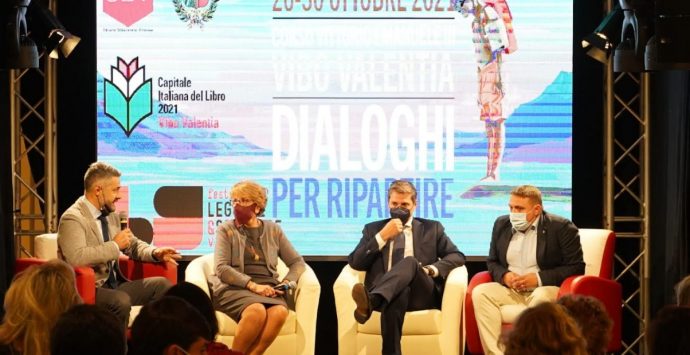 Al via il Festival Leggere& Scrivere, il senatore Barachini: «Raccontiamo una Vibo migliore» -Video