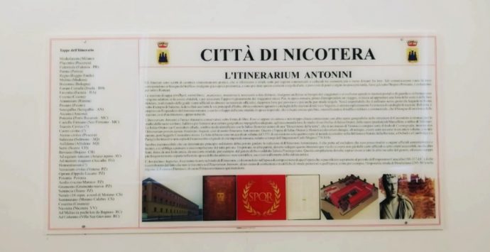 Nicotera nelle antiche mappe romane: un pannello dell’Itinerarium Antonini nella sala consiliare