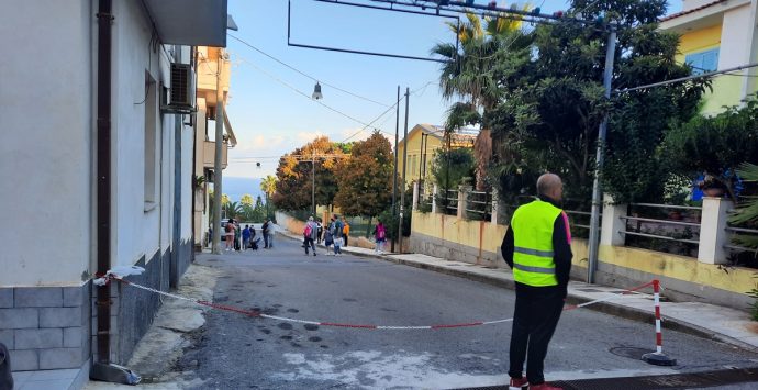 Ricadi, i precettori di reddito di cittadinanza impegnati all’ingresso delle scuole