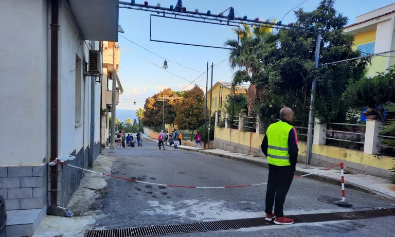 Ricadi, i precettori di reddito di cittadinanza impegnati all’ingresso delle scuole