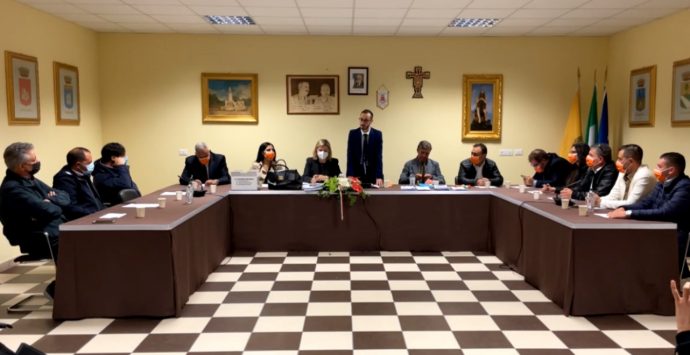 Sant’Onofrio, inizia l’era del sindaco Pezzo: presentati i progetti della nuova amministrazione