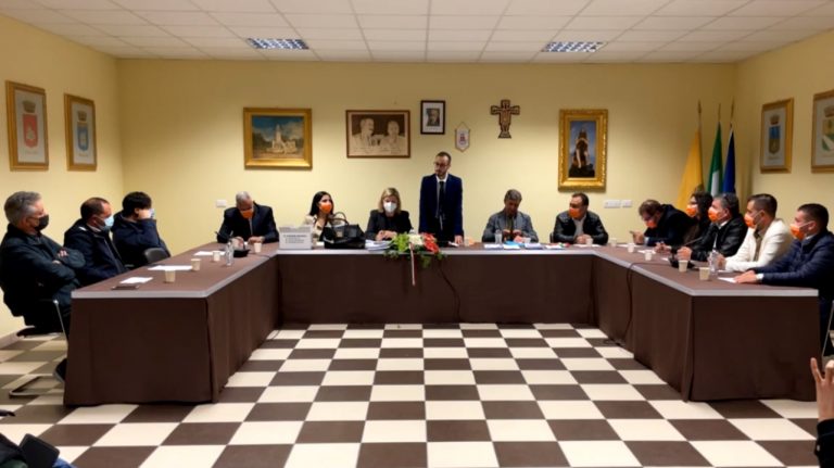 Sant’Onofrio, inizia l’era del sindaco Pezzo: presentati i progetti della nuova amministrazione