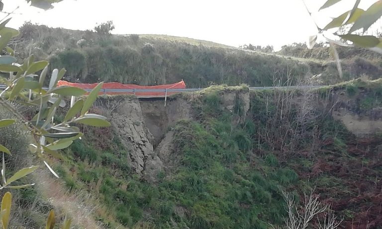 Sp 82 franata, le mamme di Cessaniti scendono in campo per chiedere sicurezza