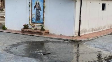 Maltempo, la segnalazione da Tropea: «Basta un po’ di pioggia e saltano i tombini»